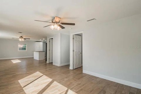 Villa ou maison à louer à Bradenton, Floride: 3 chambres, 117.06 m2 № 2112480 - photo 8