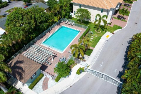 Adosado en alquiler en North Palm Beach, Florida, 3 dormitorios, 198.63 m2 № 1018107 - foto 1