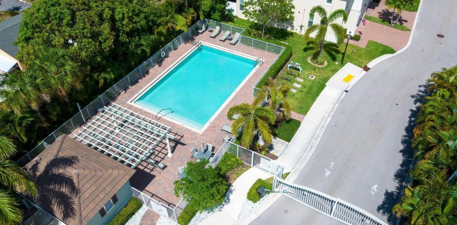 Adosado en North Palm Beach, Florida 3 dormitorios, 198.63 m2 № 1018107