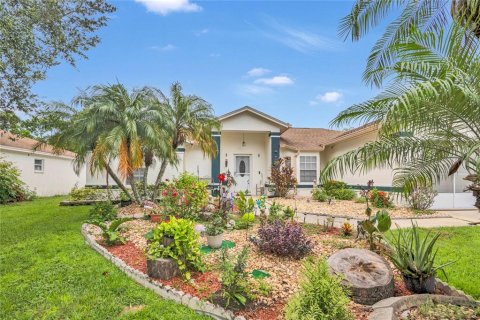 House in Lakeland, Florida 3 bedrooms, 143.91 sq.m. № 1837956 - photo 1