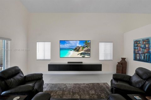 Снять в аренду виллу или дом в Дорал, Флорида 4 спальни, 243.4м2, № 2004445 - фото 10