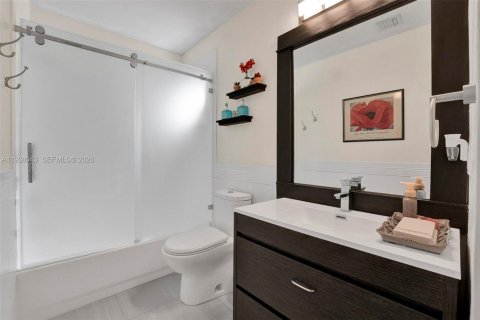 Снять в аренду виллу или дом в Дорал, Флорида 4 спальни, 243.4м2, № 2004445 - фото 23