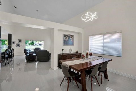 Снять в аренду виллу или дом в Дорал, Флорида 4 спальни, 243.4м2, № 2004445 - фото 9