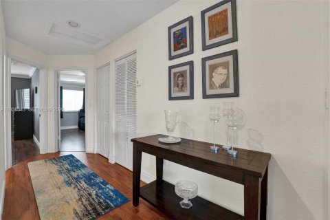 Снять в аренду виллу или дом в Дорал, Флорида 4 спальни, 243.4м2, № 2004445 - фото 28