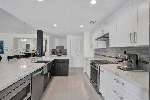 Снять в аренду виллу или дом в Дорал, Флорида 4 спальни, 243.4м2, № 2004445 - фото 12