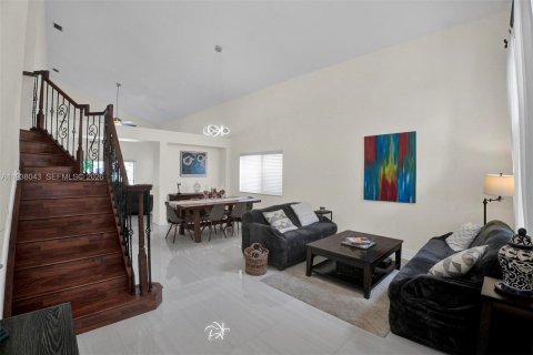 Снять в аренду виллу или дом в Дорал, Флорида 4 спальни, 243.4м2, № 2004445 - фото 6