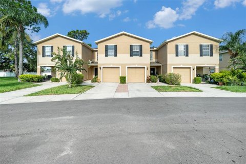Adosado en venta en Tampa, Florida, 3 dormitorios, 141.58 m2 № 1880697 - foto 1