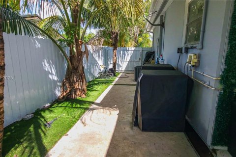 Casa en venta en Miami, Florida, 3 dormitorios, 104.05 m2 № 1953940 - foto 28