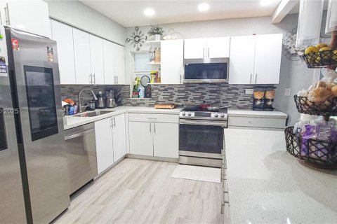 Casa en venta en Miami, Florida, 3 dormitorios, 104.05 m2 № 1953940 - foto 7