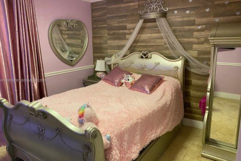 Villa ou maison à louer à Miami, Floride: 4 chambres, 165.92 m2 № 2075219 - photo 8