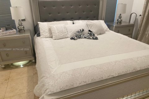 Villa ou maison à louer à Miami, Floride: 4 chambres, 165.92 m2 № 2075219 - photo 7