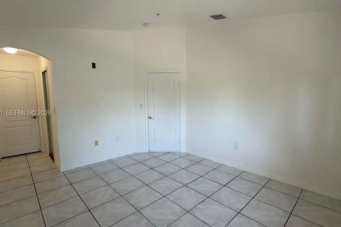 Adosado en alquiler en Miami, Florida, 2 dormitorios, 112.04 m2 № 2022021 - foto 1