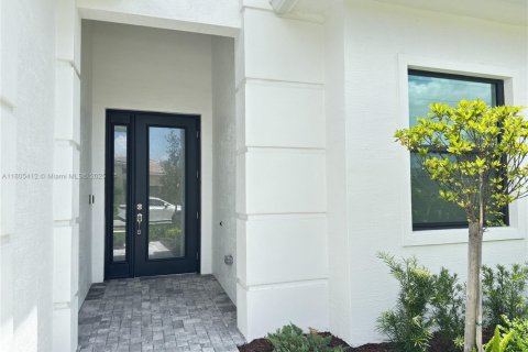 House in Westlake, Florida 3 bedrooms, 204.38 sq.m. № 1760953 - photo 2