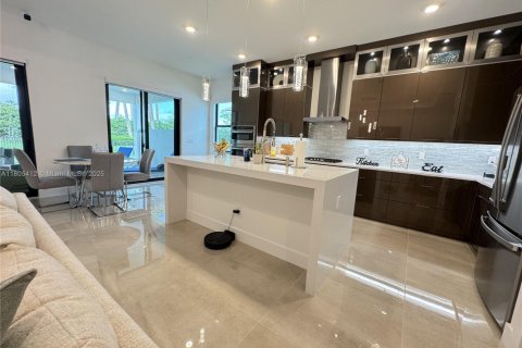 House in Westlake, Florida 3 bedrooms, 204.38 sq.m. № 1760953 - photo 8