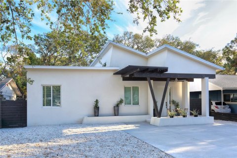 House in New Smyrna Beach, Florida 3 bedrooms, 133.78 sq.m. № 1531216 - photo 1