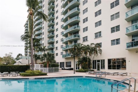 Copropriété à vendre à Sunny Isles Beach, Floride: 1 chambre, 92.9 m2 № 2061547 - photo 2