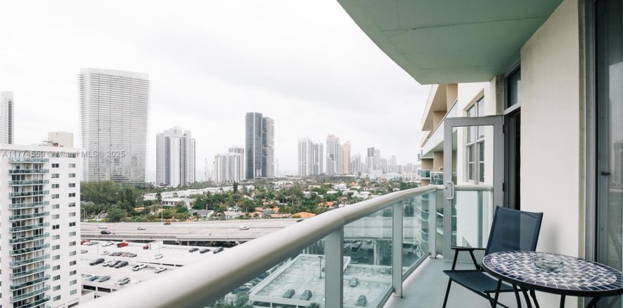 Condo à Sunny Isles Beach, Floride, 1 chambre  № 2061547