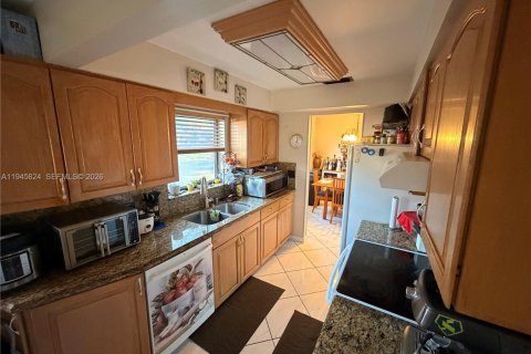 Villa ou maison à vendre à Pembroke Pines, Floride: 3 chambres, 124.58 m2 № 2002133 - photo 9