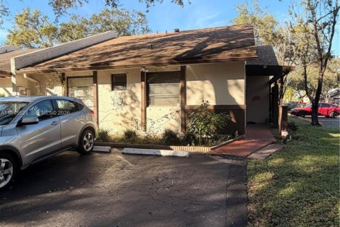 Villa ou maison à vendre à Pembroke Pines, Floride: 3 chambres, 124.58 m2 № 2002133 - photo 2