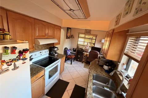 Villa ou maison à vendre à Pembroke Pines, Floride: 3 chambres, 124.58 m2 № 2002133 - photo 8