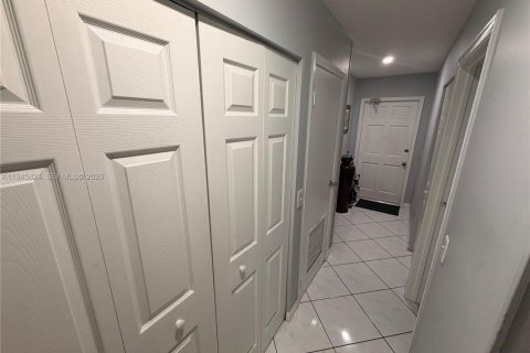 Villa ou maison à vendre à Pembroke Pines, Floride: 3 chambres, 124.58 m2 № 2002133 - photo 16