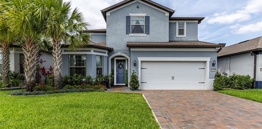 House in Lake Mary, Florida 4 bedrooms, 331.38 sq.m. № 1658424