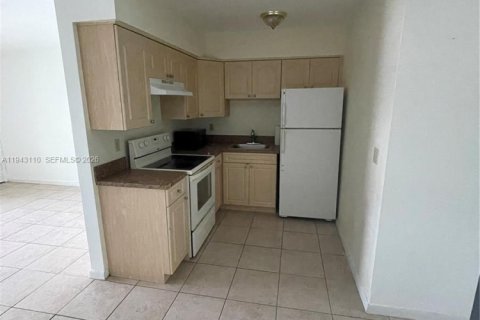 Appartement à louer à Fort Lauderdale, Floride: 1 chambre, 1027.96 m2 № 1999433 - photo 4