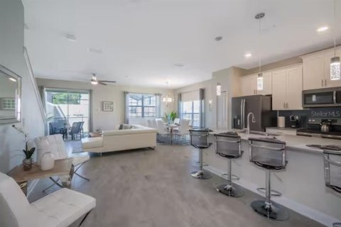 Touwnhouse à vendre à Kissimmee, Floride: 5 chambres, 201.41 m2 № 2222256 - photo 7