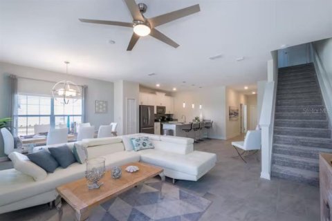 Touwnhouse à vendre à Kissimmee, Floride: 5 chambres, 201.41 m2 № 2222256 - photo 11