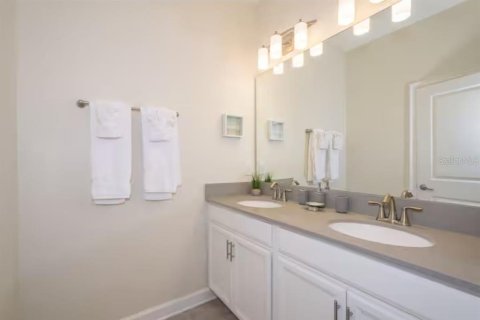 Touwnhouse à vendre à Kissimmee, Floride: 5 chambres, 201.41 m2 № 2222256 - photo 16