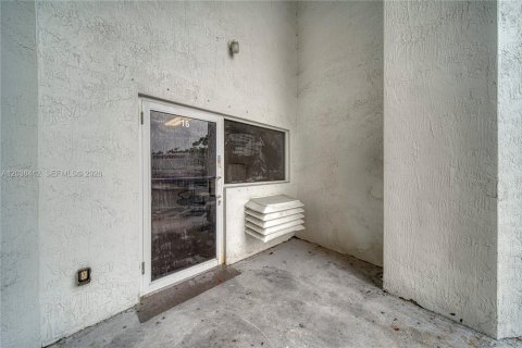Commercial property in Homestead, Florida № 2184475 - photo 3