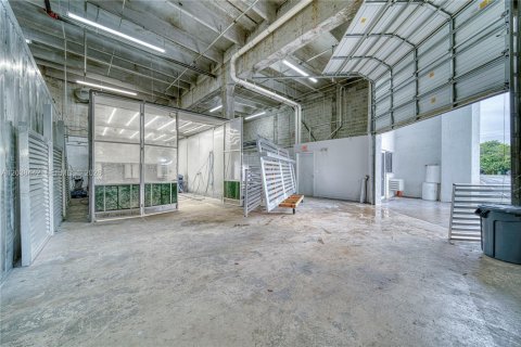 Commercial property in Homestead, Florida № 2184475 - photo 17