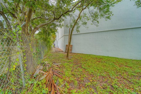 Commercial property in Homestead, Florida № 2184475 - photo 23