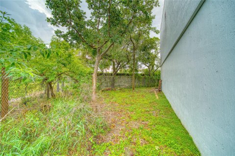 Commercial property in Homestead, Florida № 2184475 - photo 24