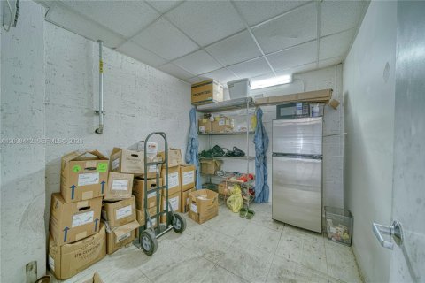 Commercial property in Homestead, Florida № 2184475 - photo 11