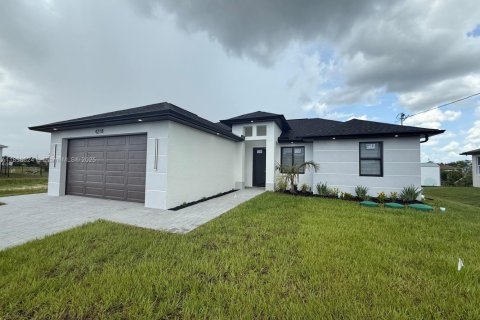 House in Lehigh Acres, Florida 3 bedrooms, 126.07 sq.m. № 1887795 - photo 5