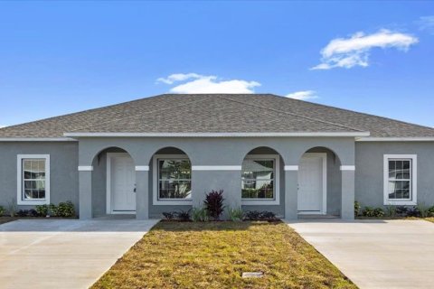 Commercial property in Poinciana, Florida 6 bedrooms, 242.29 sq.m. № 2280001