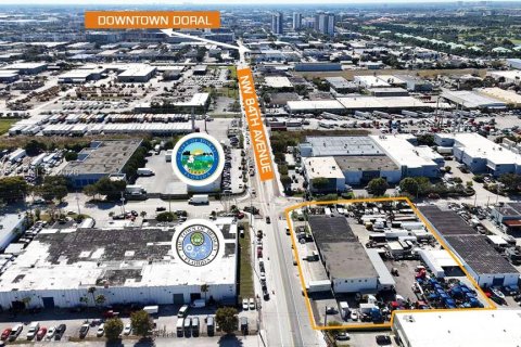 Propiedad comercial en Medley, Florida № 2030226