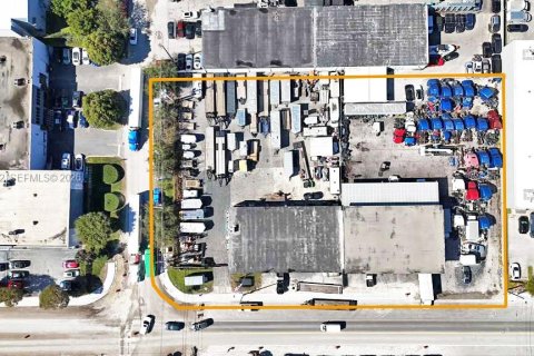 Купить коммерческую недвижимость в Медли, Флорида № 2030226 - фото 2
