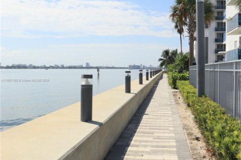 Купить кондоминиум в Норт-Бей-Виллидж, Флорида 2 спальни, 104.98м2, № 1957811 - фото 6