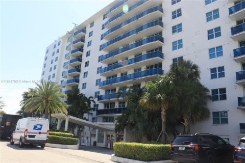 Купить кондоминиум в Норт-Бей-Виллидж, Флорида 2 спальни, 104.98м2, № 1957811 - фото 1