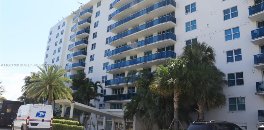 Кондоминиум с 2 спальнями в Норт-Бей-Виллидж, Флорида № 1957811