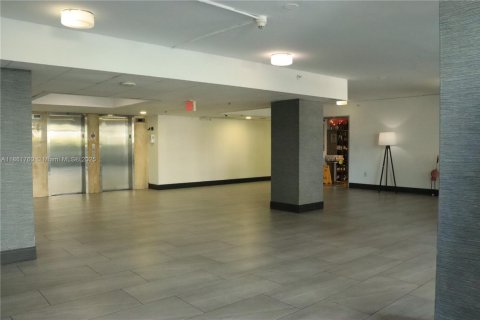 Купить кондоминиум в Норт-Бей-Виллидж, Флорида 2 спальни, 104.98м2, № 1957811 - фото 4