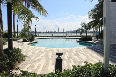 Купить кондоминиум в Норт-Бей-Виллидж, Флорида 2 спальни, 104.98м2, № 1957811 - фото 9