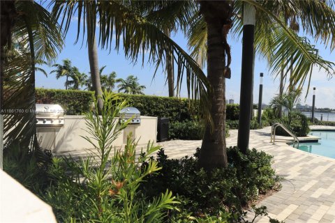 Купить кондоминиум в Норт-Бей-Виллидж, Флорида 2 спальни, 104.98м2, № 1957811 - фото 8