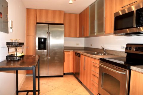 Купить кондоминиум в Норт-Бей-Виллидж, Флорида 2 спальни, 104.98м2, № 1957811 - фото 3