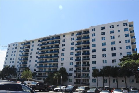 Купить кондоминиум в Норт-Бей-Виллидж, Флорида 2 спальни, 104.98м2, № 1957811 - фото 2