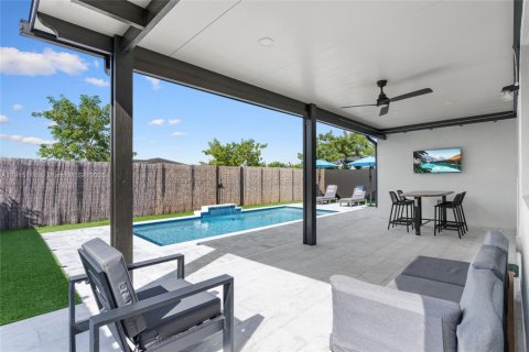 Купить виллу или дом в Майами, Флорида 4 спальни, 291.62м2, № 1971263 - фото 1