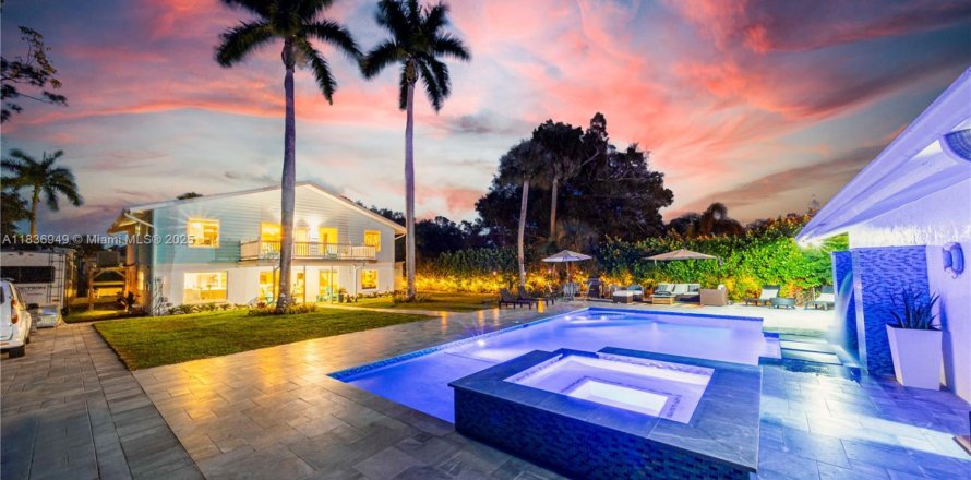 Дом в Бонита Спрингс, Флорида 6 спален № 2034293