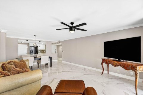 Condo in Hillsboro Beach, Florida, 2 bedrooms  № 2146253 - photo 11